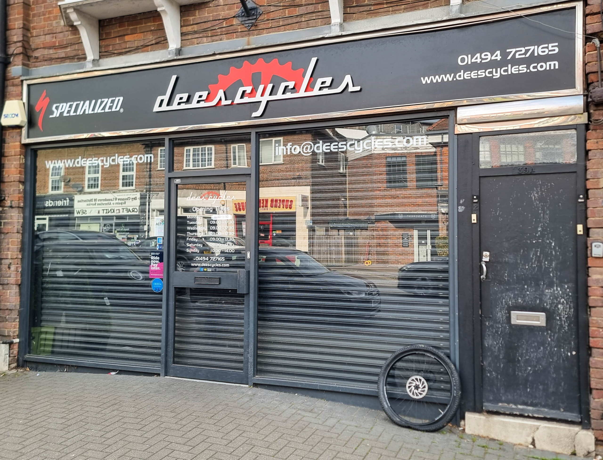 Dees cycles Amersham flat tyre